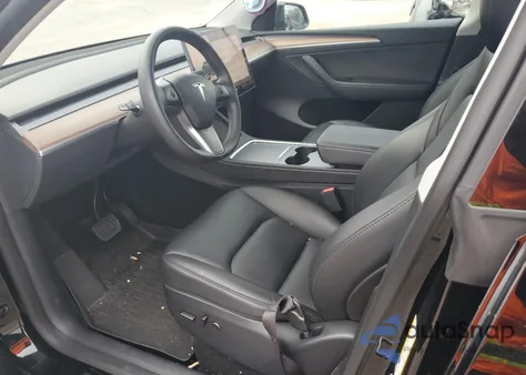 2024 Tesla Model Y из США, поврежденный, VIN 7SAYGAEE3RF089122